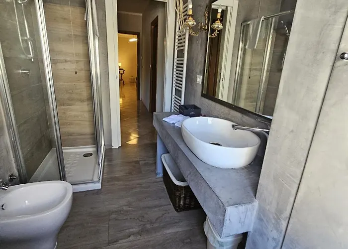 Nikari Фолиньо